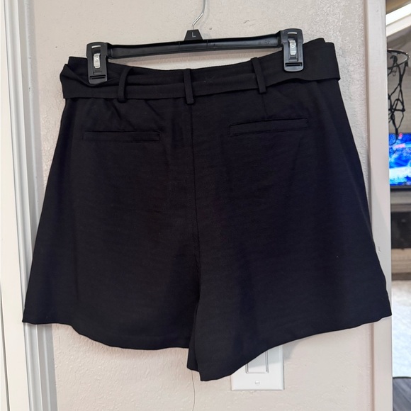 Gianni Bini High Waist Black Shorts with Flowy Design - Picture 4 of 5